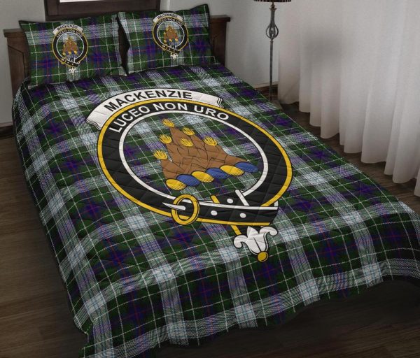 Mackenzie Dress Tartan Crest Quilt Bed Set For Sale